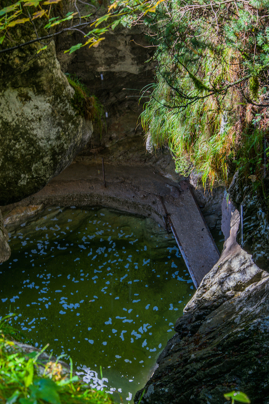 Vista dall'alto della Grotta nascosta - Lago del Mis (Belluno)