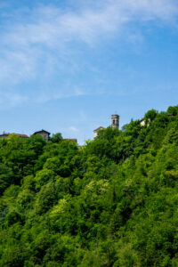 Vista dalla diga del lago del Corlo