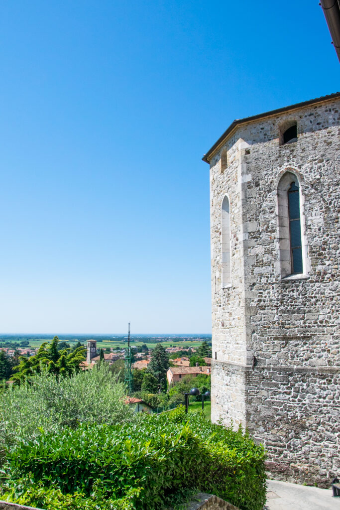 Torre con vista sulla pianura friulana