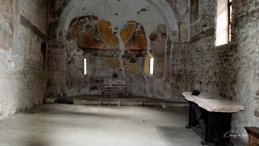 Chiesa romanica interno - Fiera Primiero