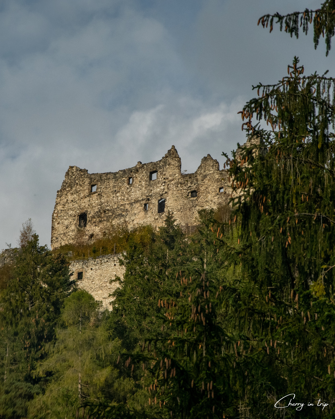 Il Castel di Pietra a Tonadico