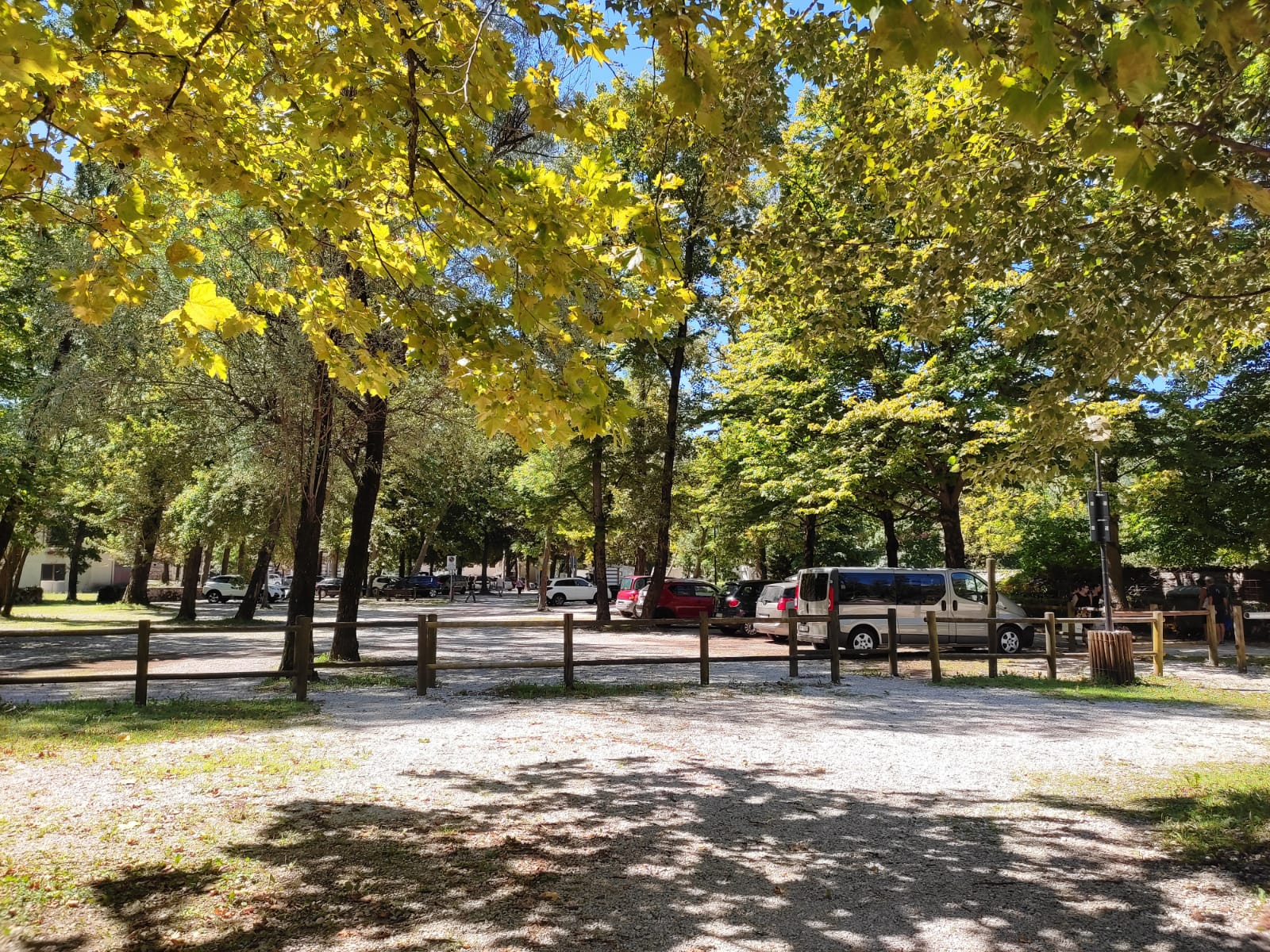 Parcheggio al Lago di Cavazzo