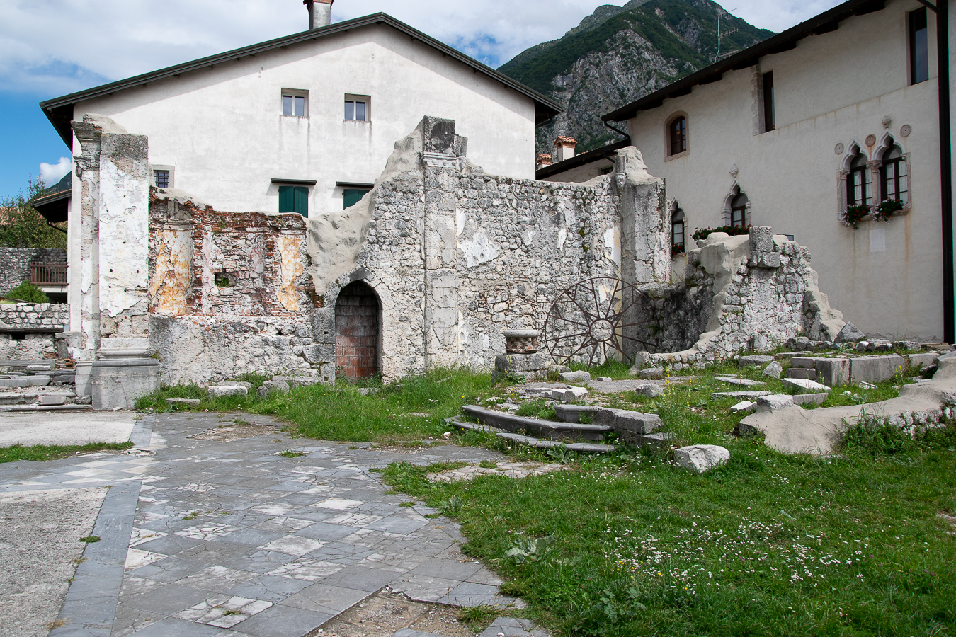 Chiesa di S. Giovanni Battista a Venzone (Udine - Friuli)